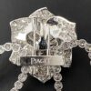 Cierre de joyería con el diseño «Rose» de Piaget, adornado con brillantes diamantes.