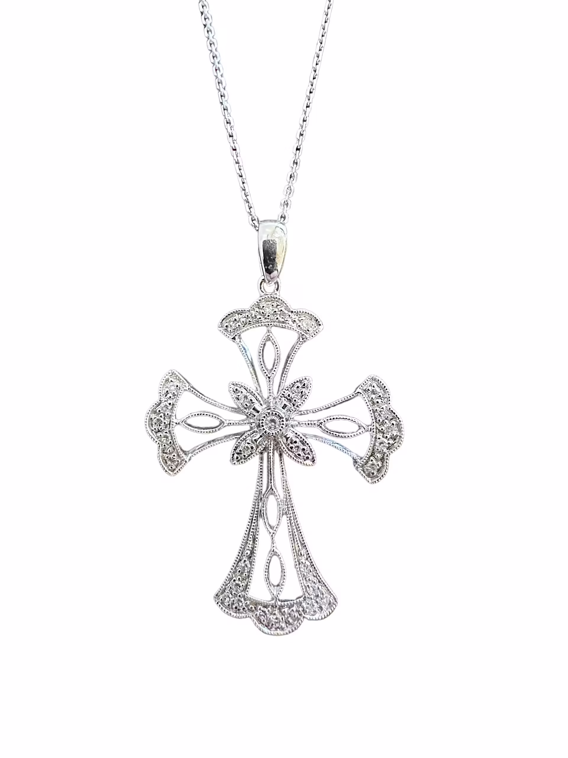 Elegante collar con colgante de cruz de diamantes para mujer. Perfecto para las amantes de las joyas y para ocasiones especiales.