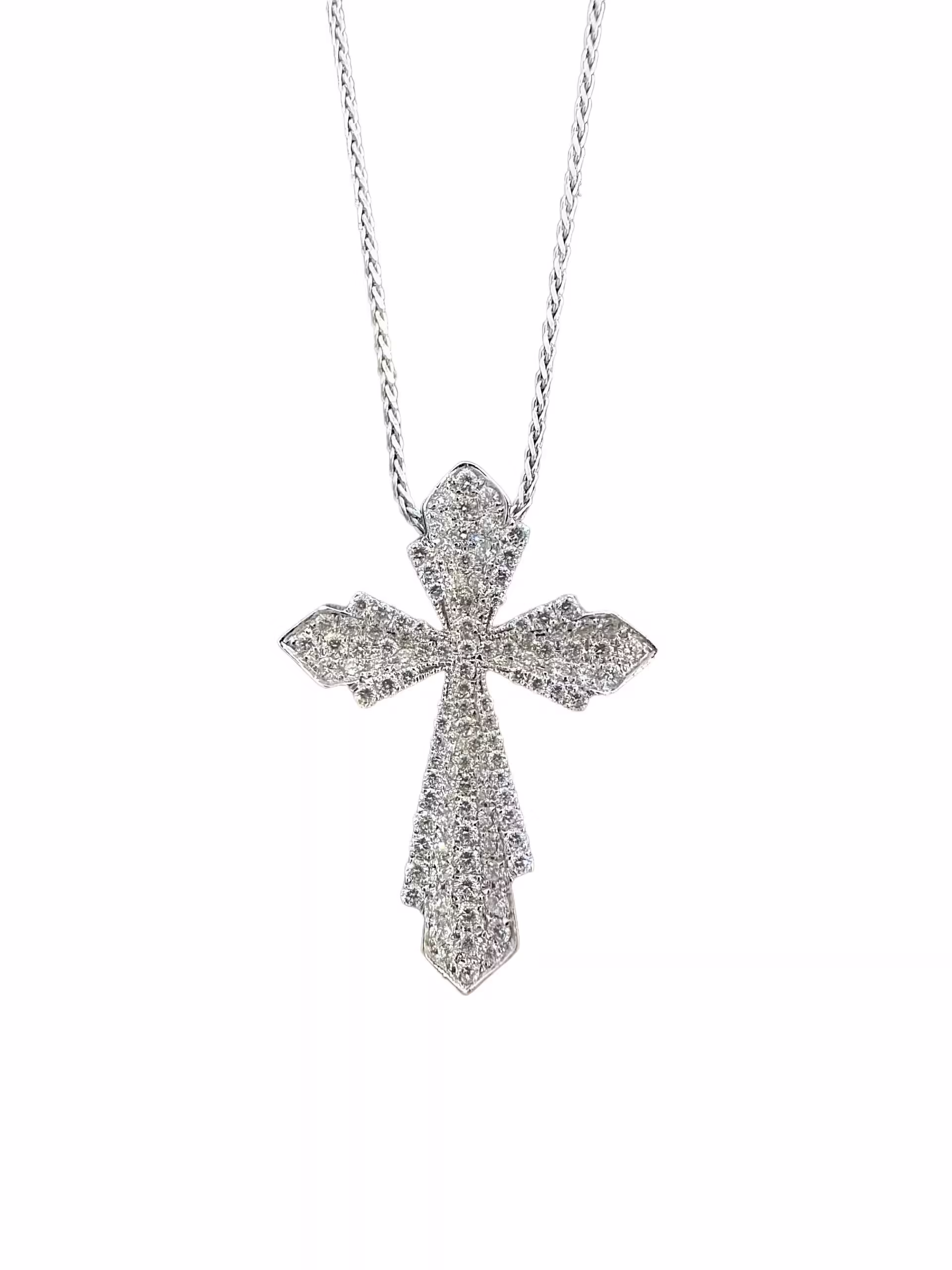 Elegante collar con colgante en forma de cruz de diamantes y piedras brillantes, perfecto para los amantes de las joyas.